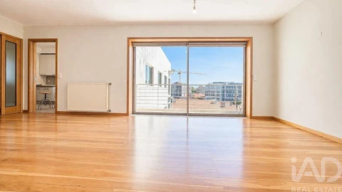 Apartamento T2 para Arrendamento em Ramalde