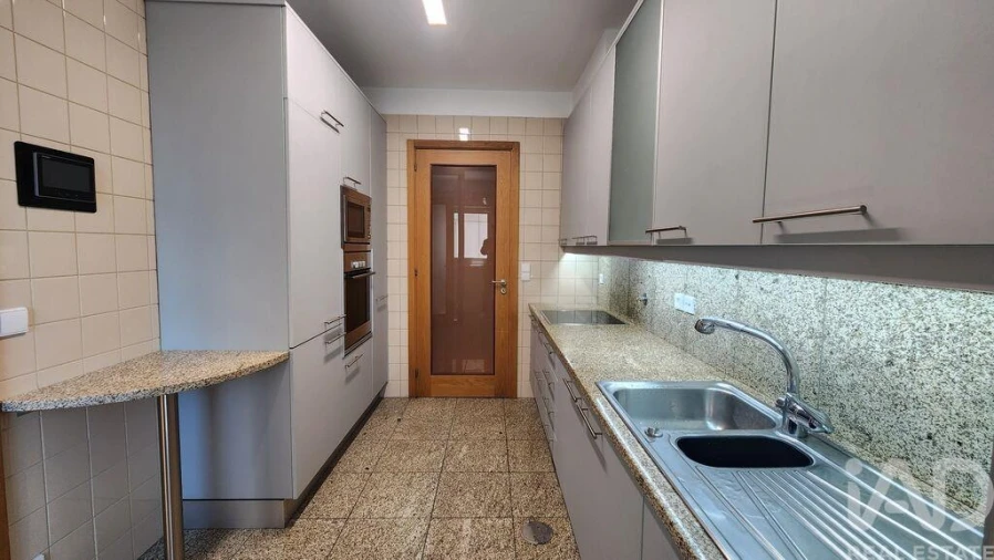 Apartamento T2 para Arrendamento em Ramalde Foto 8