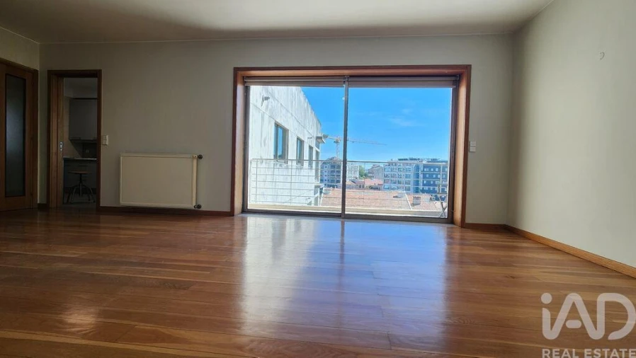 Apartamento T2 para Arrendamento em Ramalde Foto 3