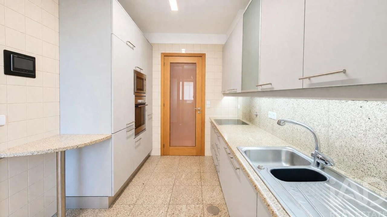 Apartamento T2 para Arrendamento em Ramalde Foto 8