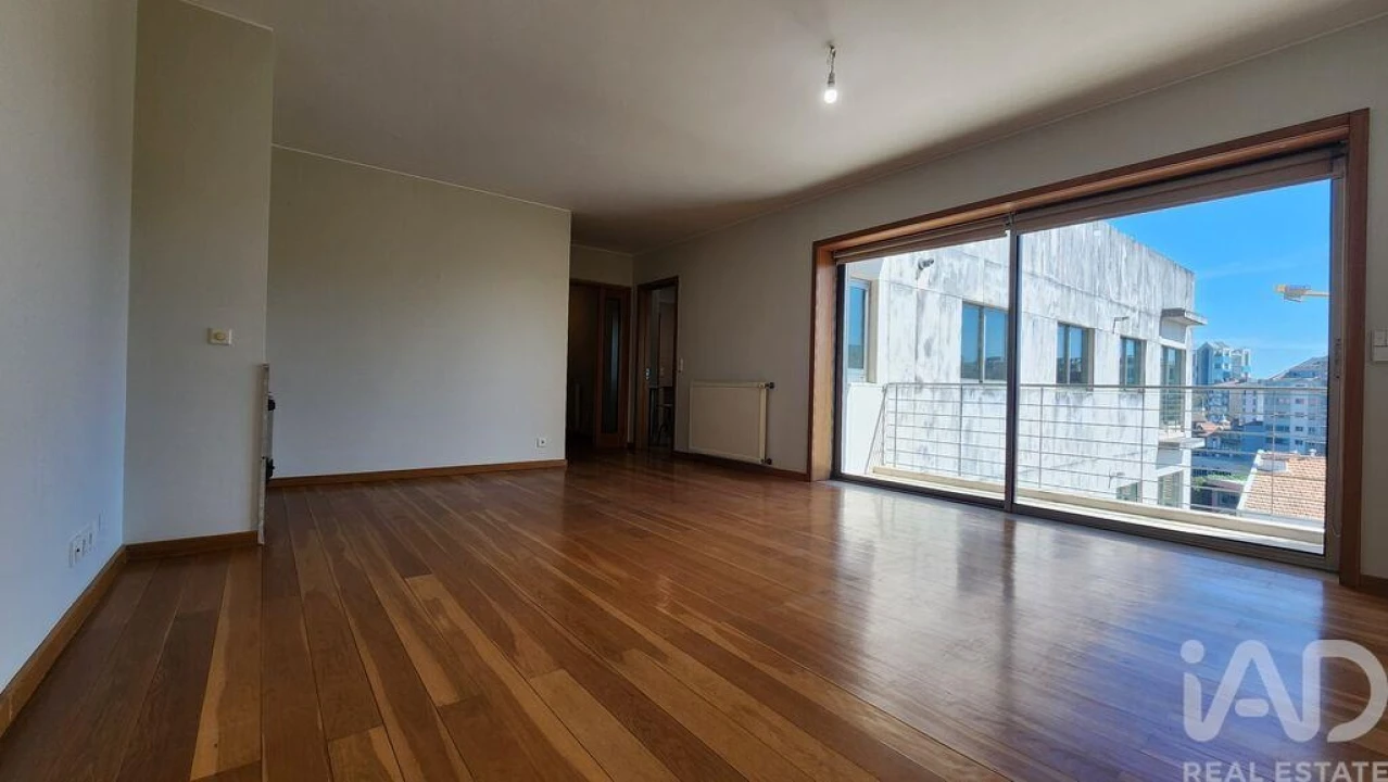 Apartamento T2 para Arrendamento em Ramalde Foto 4