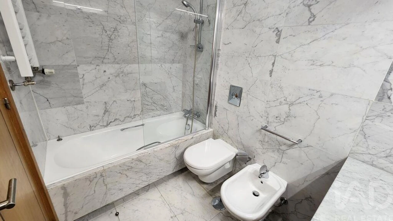 Apartamento T2 para Arrendamento em Ramalde Foto 13