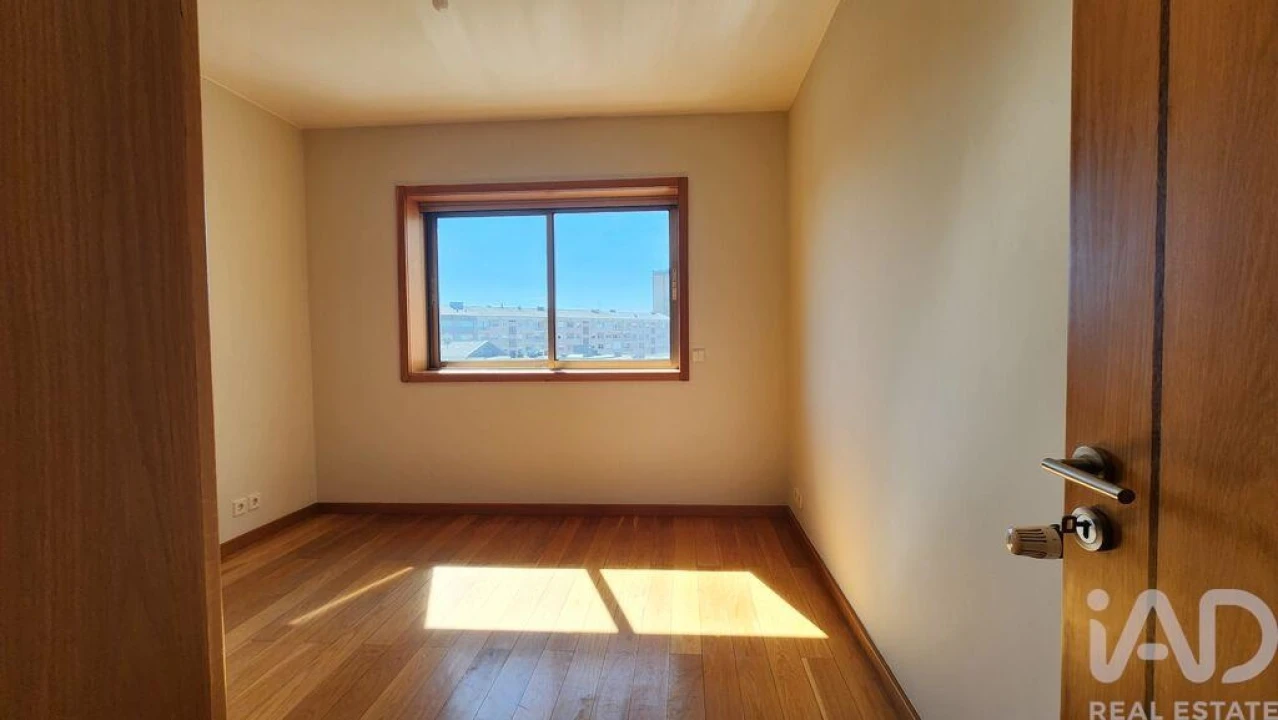 Apartamento T2 para Arrendamento em Ramalde Foto 9