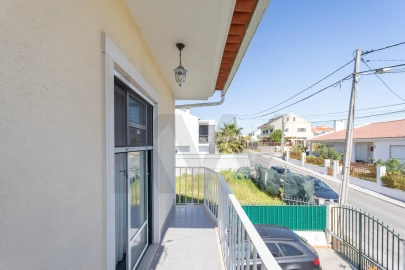 Moradia T4 para Venda em Charneca de Caparica e Sobreda