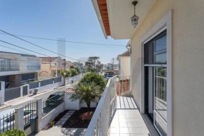 Moradia T4 para Venda em Charneca de Caparica e Sobreda