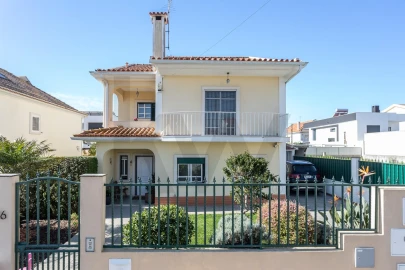 Moradia T4 para Venda em Charneca de Caparica e Sobreda