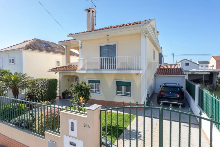 Moradia T4 para Venda em Charneca de Caparica e Sobreda Foto 3