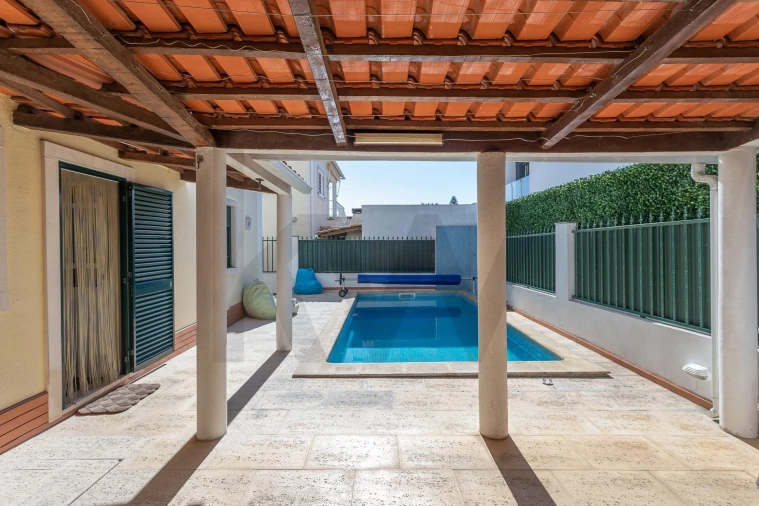 Moradia T4 para Venda em Charneca de Caparica e Sobreda Foto 13