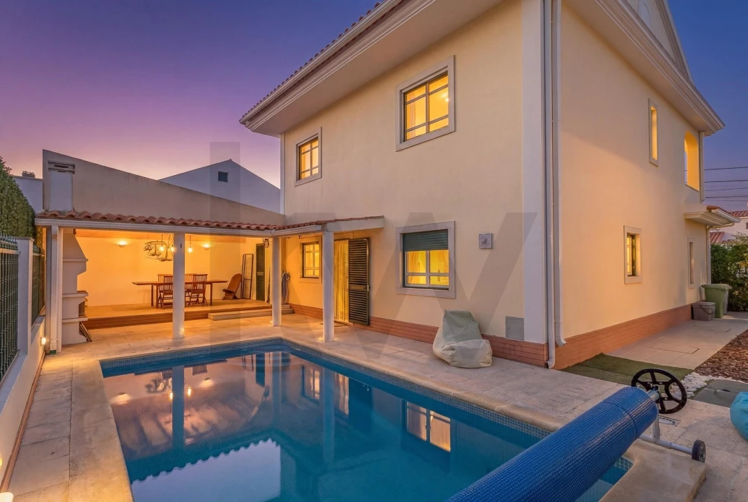 Moradia T4 para Venda em Charneca de Caparica e Sobreda Foto 1