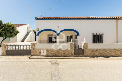 Moradia T4 para Venda em Malagueira e Horta das Figueiras