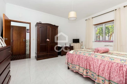 Moradia T4 para Venda em Malagueira e Horta das Figueiras