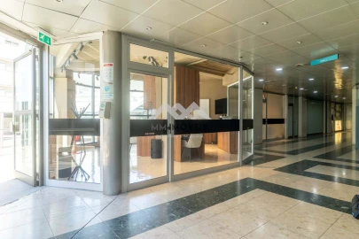 Negócio para Venda em Gondomar (São Cosme), Valbom e Jovim