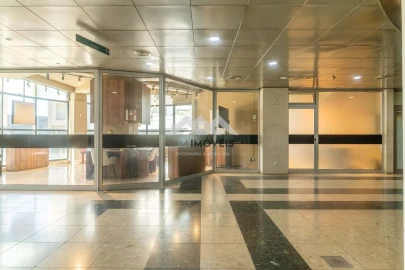 Negócio para Venda em Gondomar (São Cosme), Valbom e Jovim