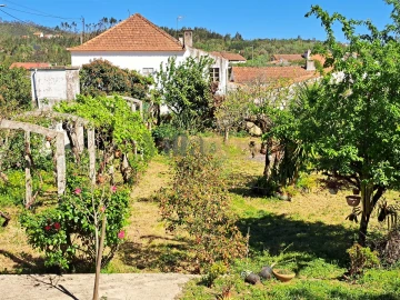 Moradia T2 para Venda em Casais e Alviobeira