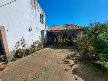 Moradia T2 para Venda em Casais e Alviobeira