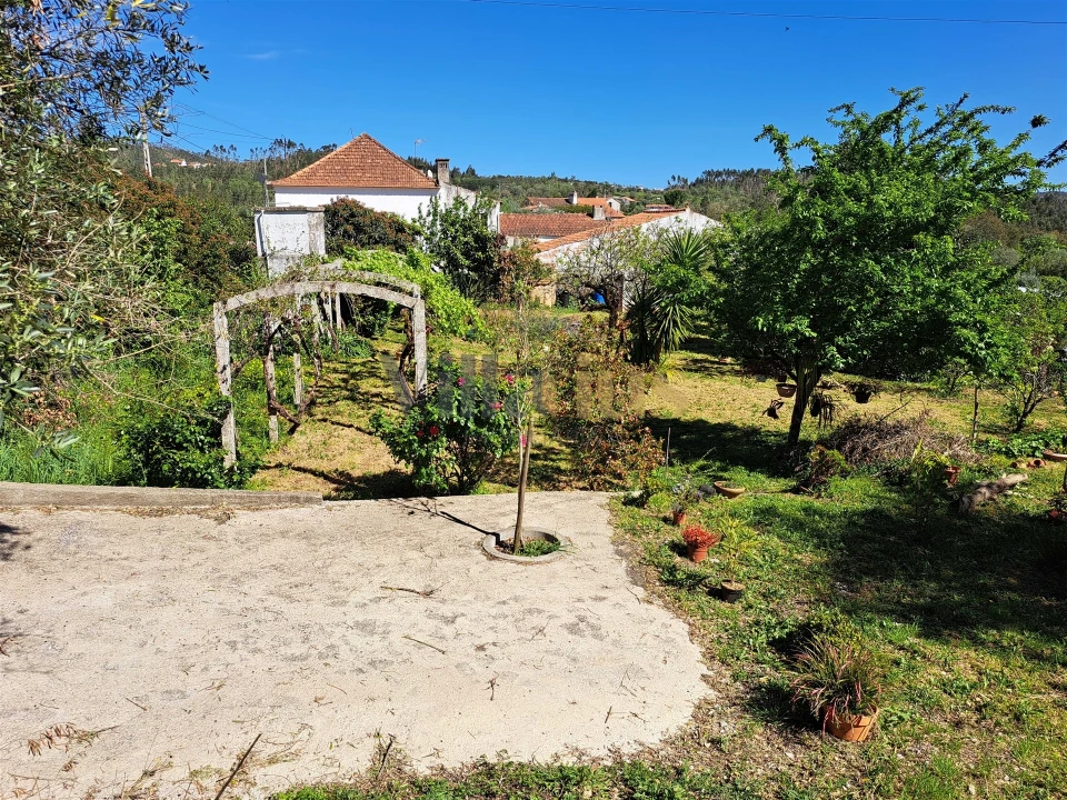 Moradia T2 para Venda em Casais e Alviobeira Foto 6