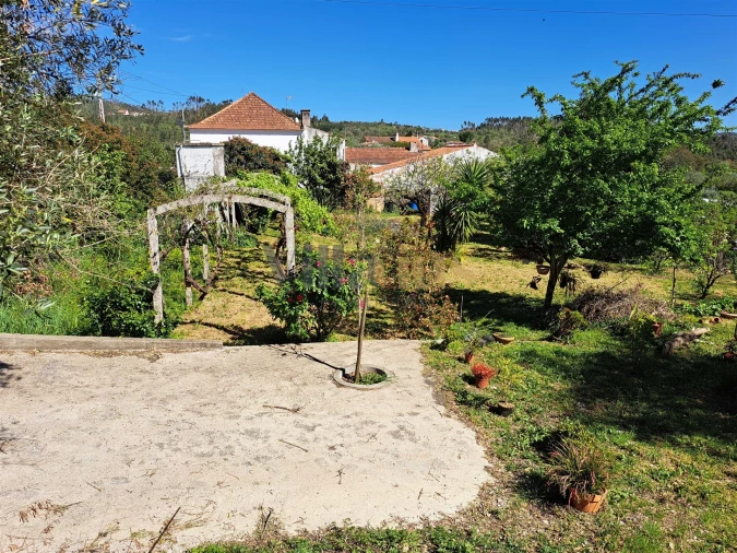 Moradia T2 para Venda em Casais e Alviobeira Foto 6