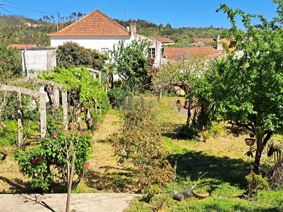 Moradia T2 para Venda em Casais e Alviobeira Foto 4