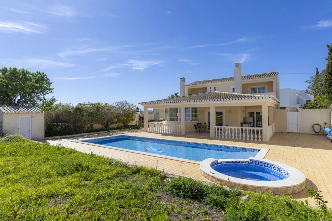 Moradia T4 para Venda em Luz Foto 1