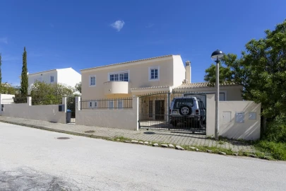 Moradia T4 para Venda em Luz