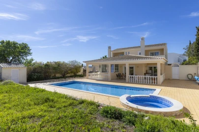 Moradia T4 para Venda em Luz