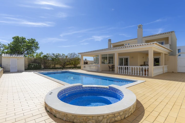 Moradia T4 para Venda em Luz Foto 24