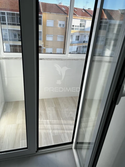 Apartamento T3 para Venda em Laranjeiro e Feijó