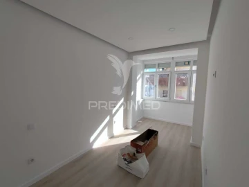 Apartamento T3 para Venda em Laranjeiro e Feijó