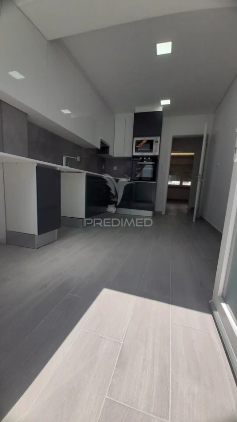 Apartamento T3 para Venda em Laranjeiro e Feijó