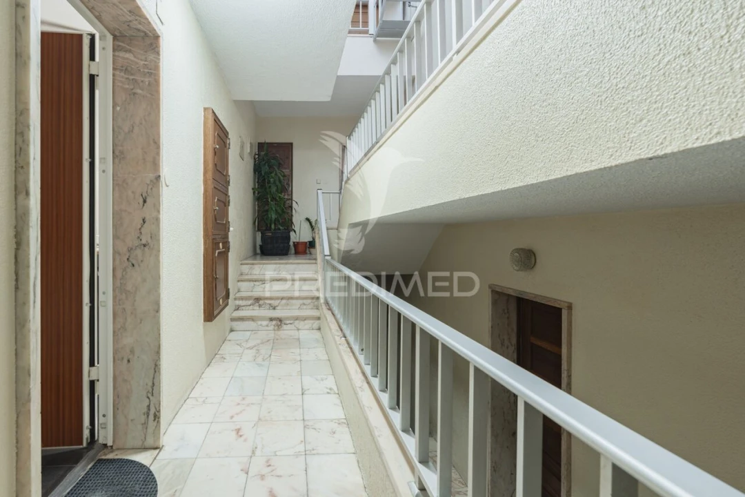 Apartamento T1 para Venda em São Domingos de Rana Foto 33