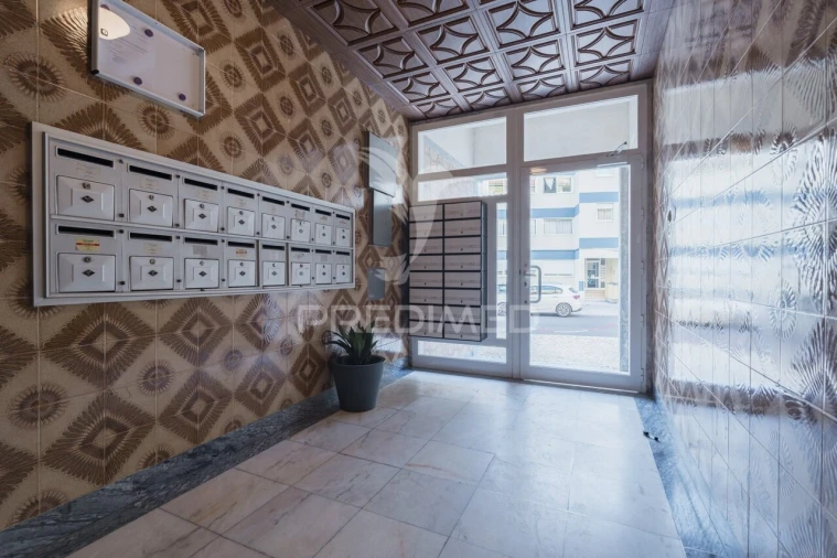 Apartamento T1 para Venda em São Domingos de Rana Foto 34