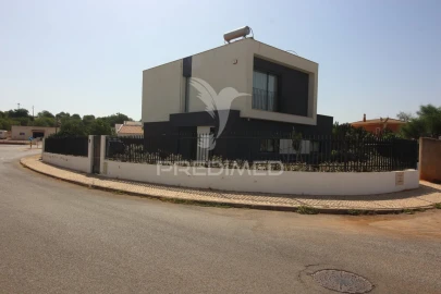 Moradia T3 para Venda em Ferreiras