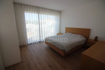 Moradia T3 para Venda em Ferreiras