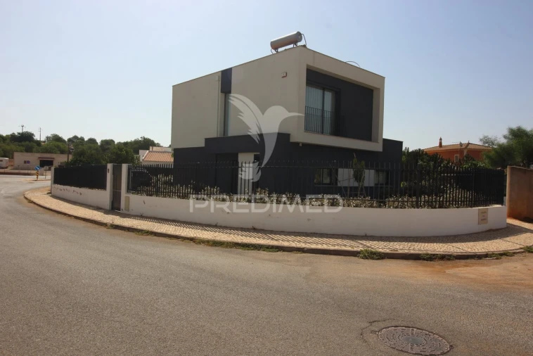 Moradia T3 para Venda em Ferreiras Foto 3