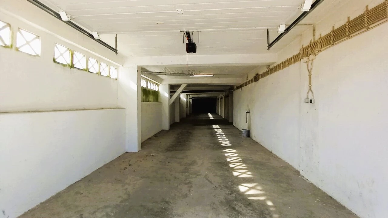 Garagem para Arrendamento em Ericeira Foto 2