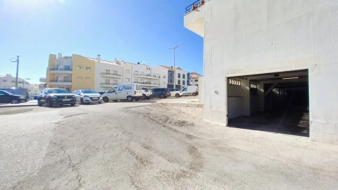 Garagem para Arrendamento em Ericeira