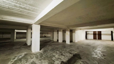 Garagem para Arrendamento em Ericeira