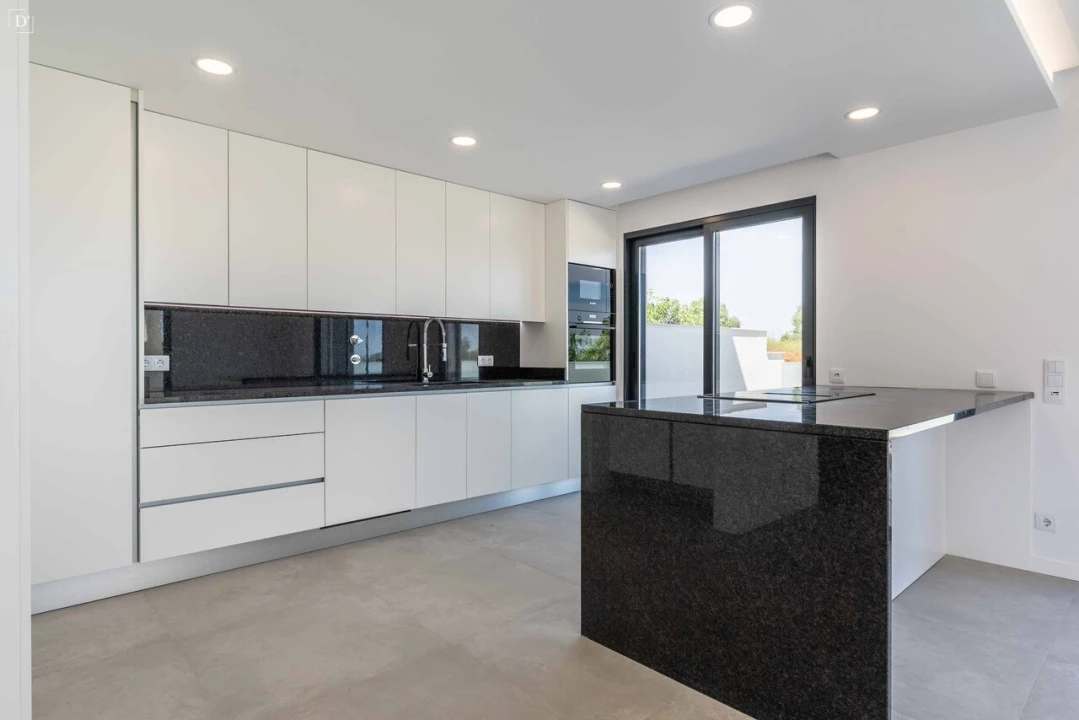 Moradia T4 para Venda em Mexilhoeira Grande Foto 9