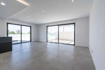 Moradia T4 para Venda em Mexilhoeira Grande