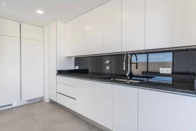 Moradia T4 para Venda em Mexilhoeira Grande