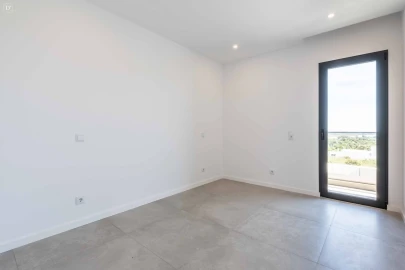 Moradia T4 para Venda em Mexilhoeira Grande