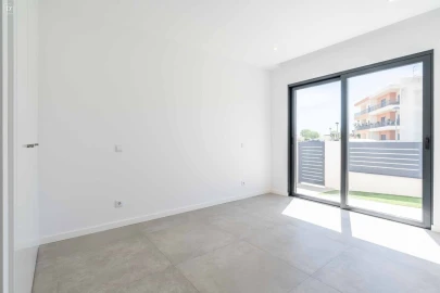 Moradia T4 para Venda em Mexilhoeira Grande