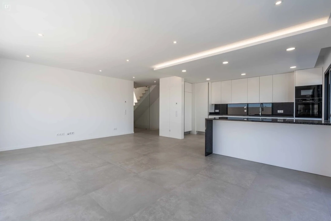 Moradia T4 para Venda em Mexilhoeira Grande Foto 10