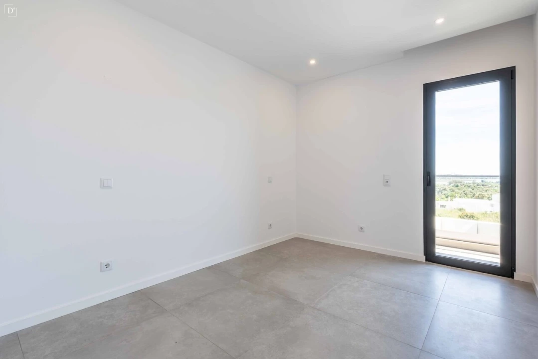 Moradia T4 para Venda em Mexilhoeira Grande Foto 24