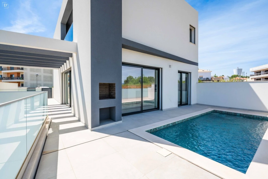 Moradia T4 para Venda em Mexilhoeira Grande Foto 2