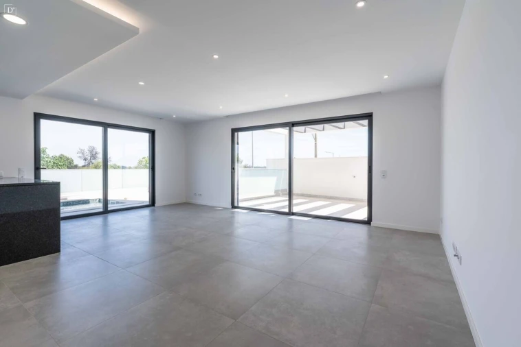 Moradia T4 para Venda em Mexilhoeira Grande Foto 7