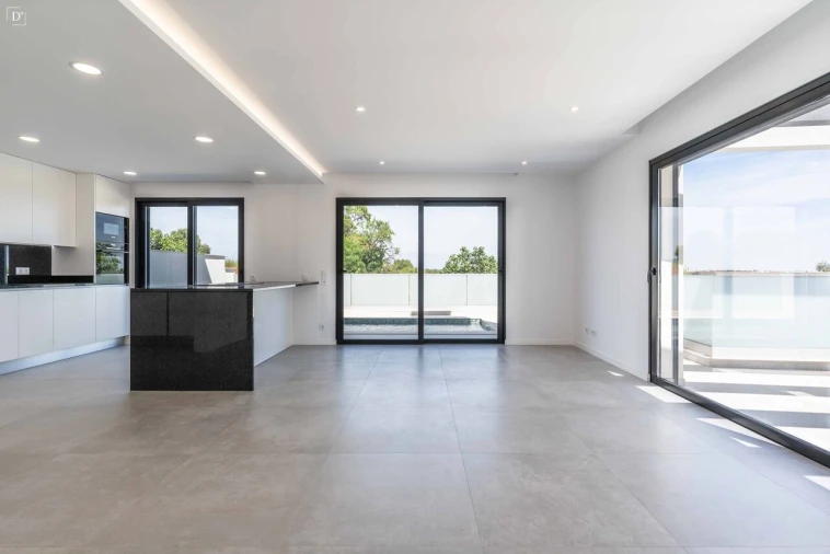 Moradia T4 para Venda em Mexilhoeira Grande Foto 12