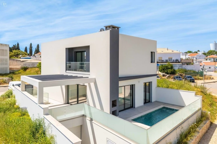 Moradia T4 para Venda em Mexilhoeira Grande