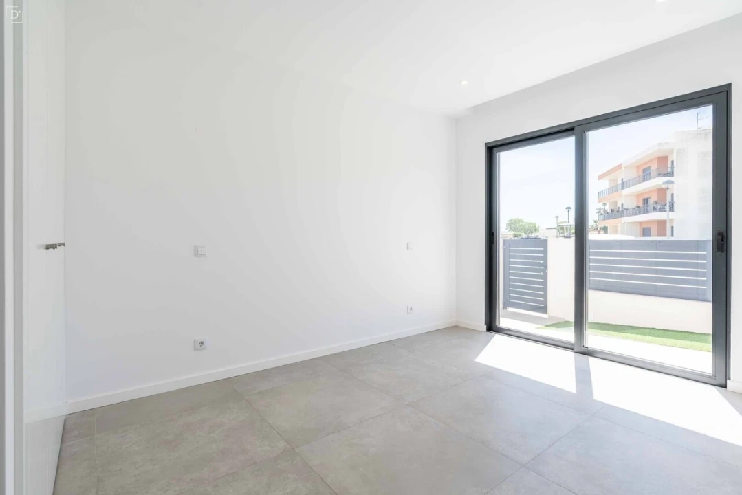 Moradia T4 para Venda em Mexilhoeira Grande Foto 18