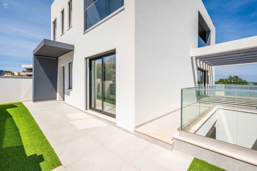 Moradia T4 para Venda em Mexilhoeira Grande Foto 4